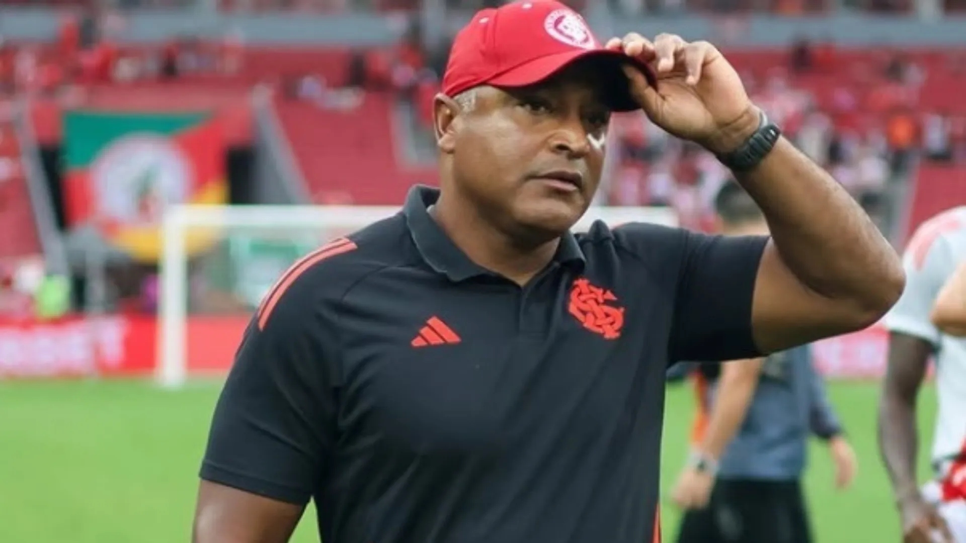 Vitória entra em contato com Roger Machado para assumir comando técnico