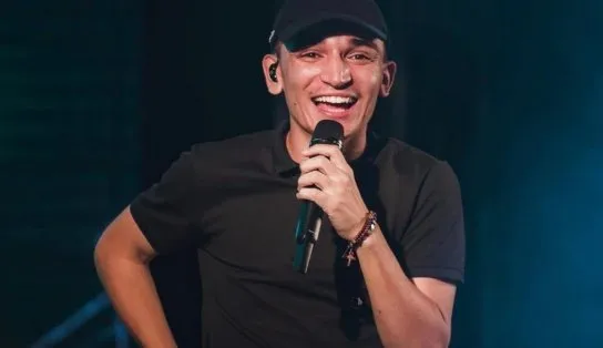 Sexo explícito, queimadura e nudez: show de João Gomes dá o que falar; veja imagens