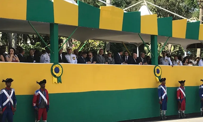 Governador e prefeito marcam presença no desfile da Independência, no Campo Grande