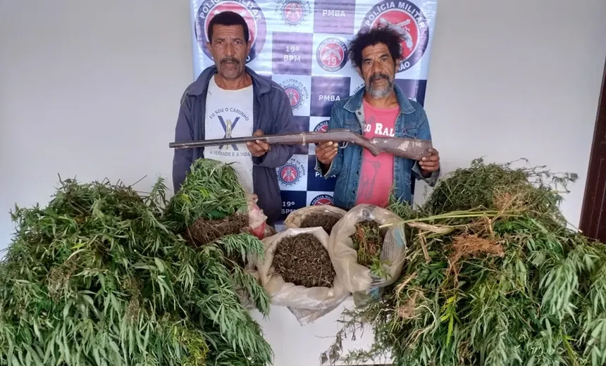 Dupla é presa em flagrante e roça de maconha é encontrada em mata no interior da Bahia