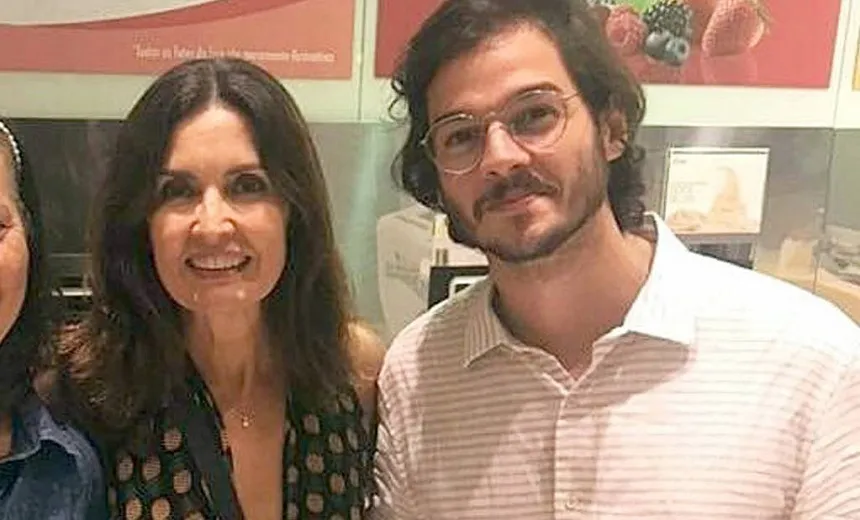 NO EMBALO: De férias em Recife com o namorado, Fátima Bernardes arrisca no “frevo”; Veja vídeo