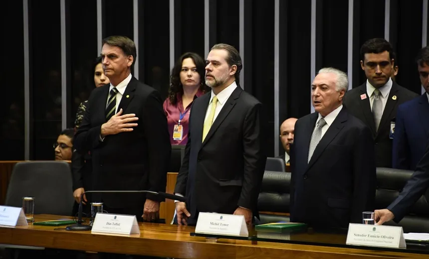 Temer diz que teve conversa “de bom estilo cívico” com Bolsonaro nesta terça