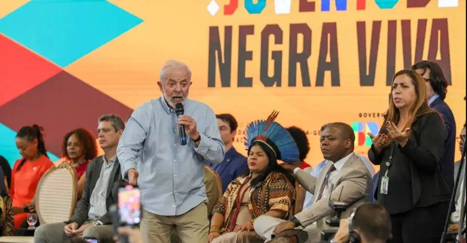 Após recorde de letalidade entre pessoas negras no Brasil, Lula lança plano de ações