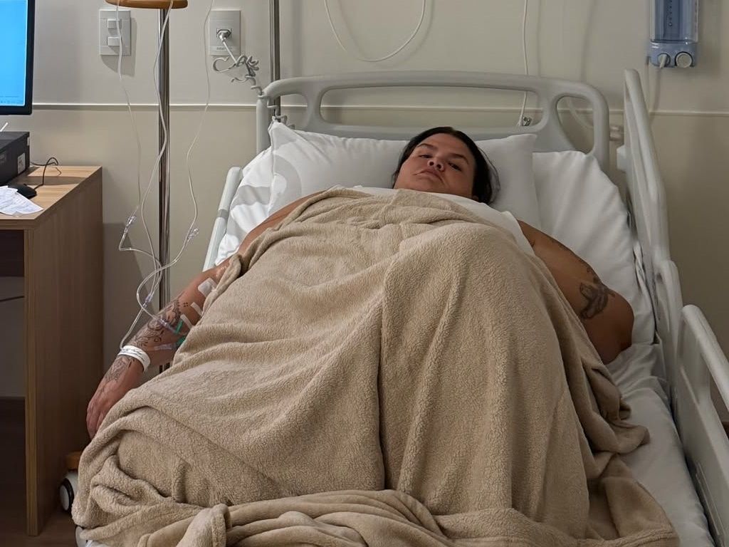 Em seu perfil no Instagram, Thais Carla compartilhou os detalhes e o que a levou a ser hospitalizada.Foto: Instagram/@thaiscarla