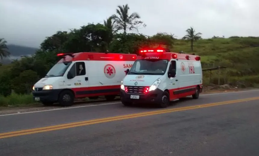 Quatro ficam feridos após carro derrapar em pista na Bahia; Vítimas voltavam de tratamento