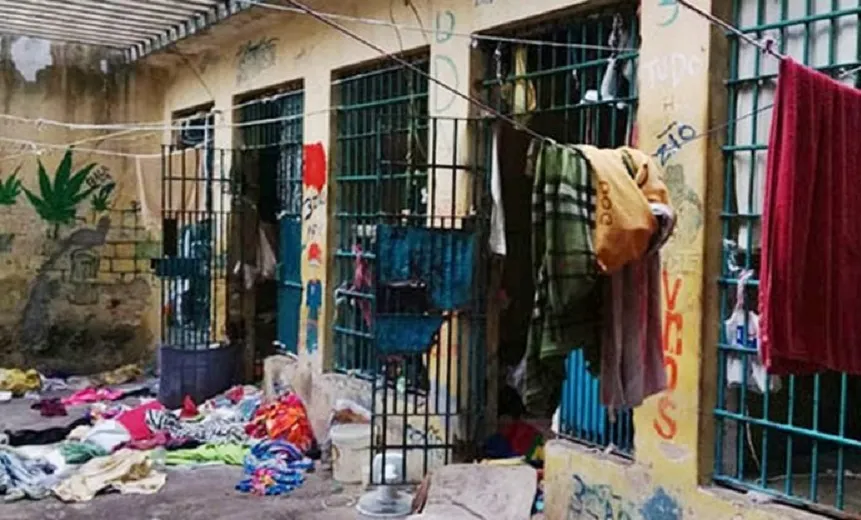 Um dia após fuga, detentos fazem motim na Delegacia de Alagoinhas