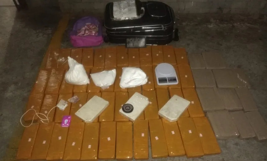 Quatro pessoas são presas com mais de 65kg de drogas; entorpecentes eram distribuídos na Liberdade e Boca do Rio