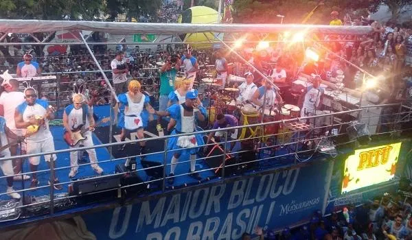 Psirico puxa bloco "As Muquiranas" no Circuito Osmar; veja vídeo