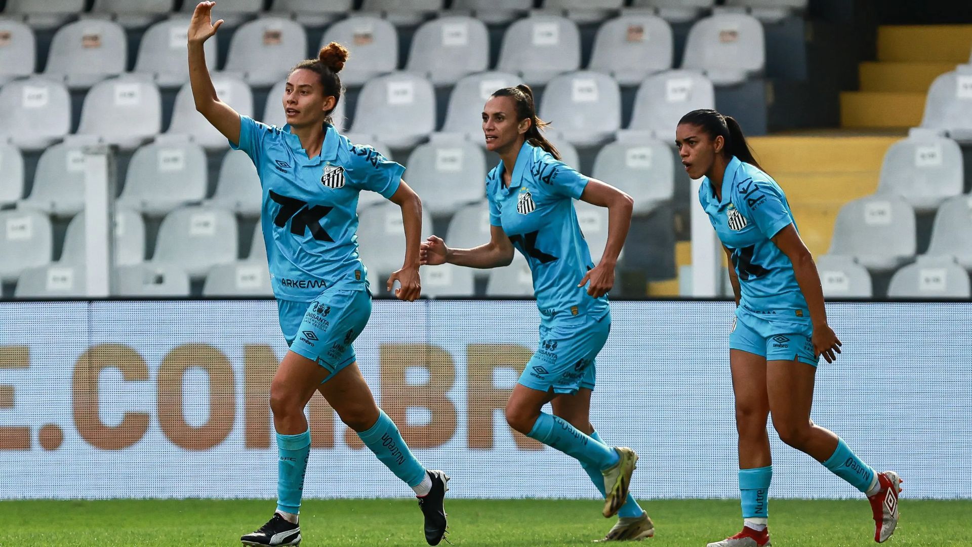 Carol Baiana marcou os gols do Santos nas duas partidas | Foto: Rebeca Reis/CBF