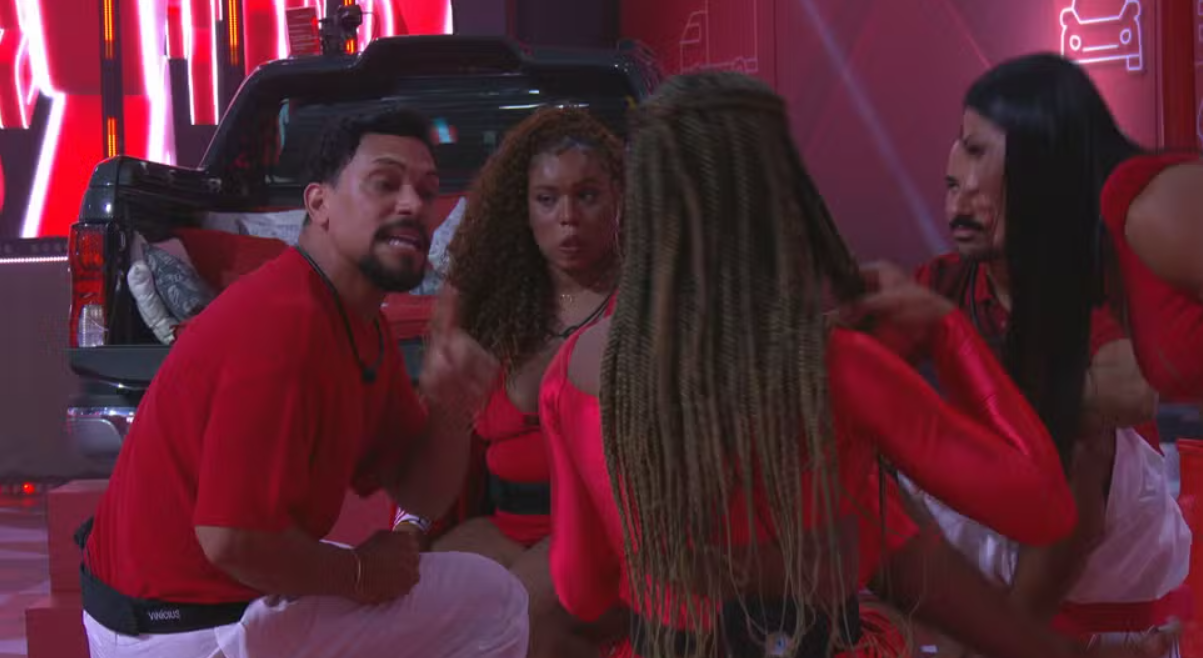 Aline e Vínicius discutem em Festa. Foto: Globo