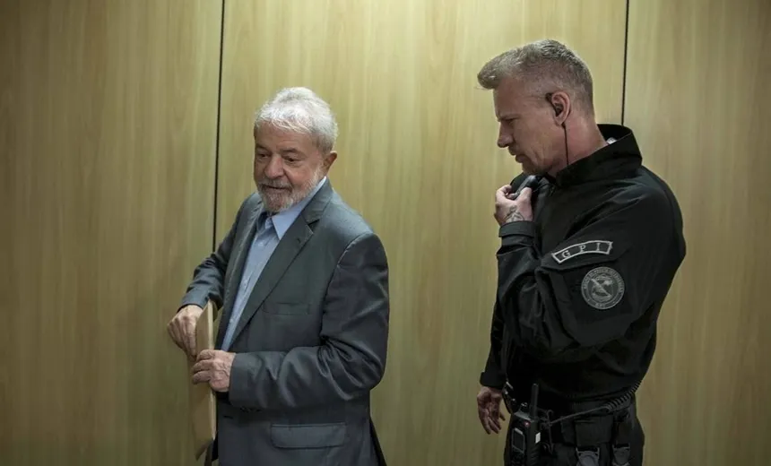 Após decisão do STF, defesa do presidente Lula solicita soltura à juíza da Vara de Execuções Penais, que não tem prazo para decidir