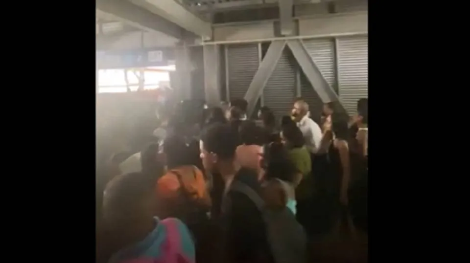 Queda de energia em estação do BRT afeta funcionamento do serviço, em Salvador