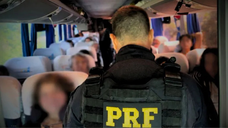 Homem suspeito de matar a mãe no interior da Bahia é preso dentro de ônibus em MG