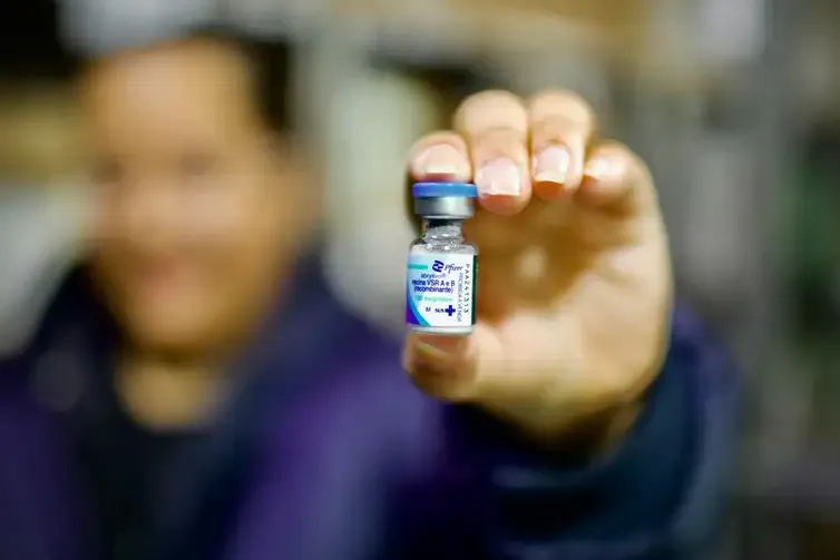 Bahia recebe mais de 44 mil doses da vacina que protege bebês da bronquiolite