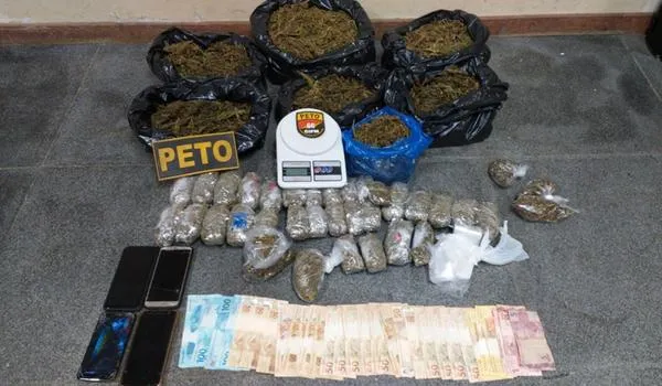 Cinco quilos de maconha e R$ 1,5 mil são encontrados em bairro de Feira de Santana