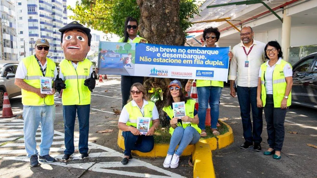 Imagem da campanha "voltas as aulas" da Transalvador 