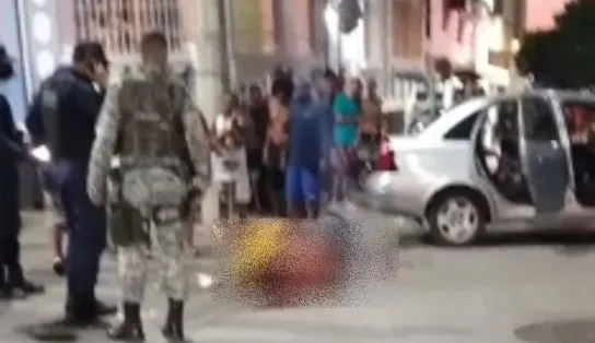 Suspeito de envolvimento com o tráfico de drogas é morto a tiros e duas pessoas ficam feridas no Porto da Barra