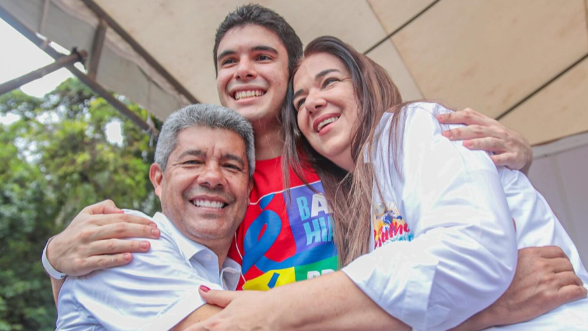 Jerônimo, a primeira-dama Tatiana Velloso e o filho João Gabriel | Foto: arquivo pessoal