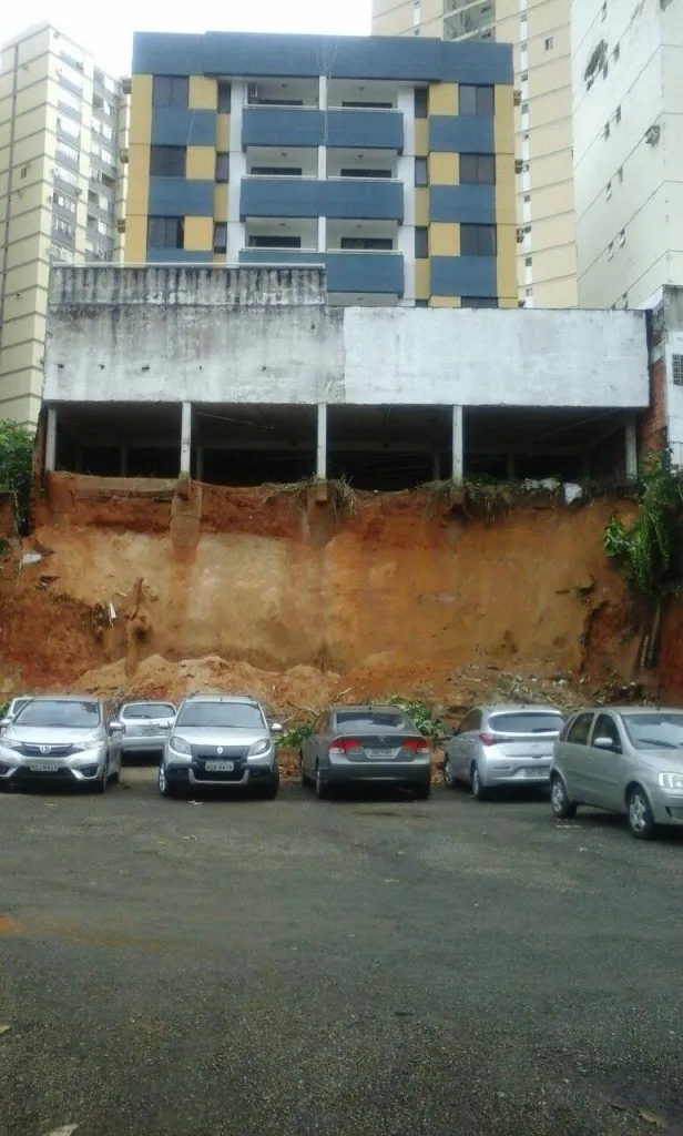 Prédio evacuado no Itaigara não apresenta rachaduras, diz Codesal