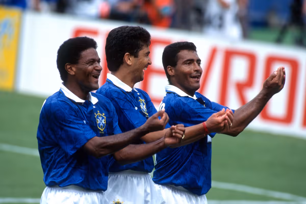 Mazinho, Bebeto e Rom&aacute;rio fazem o embala beb&ecirc;. Foto: Reprodu&ccedil;&atilde;o | Fifa