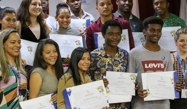 Centro lança programa para capacitar estudantes do ensino médio; 500 contratos mensais devem ser realizados