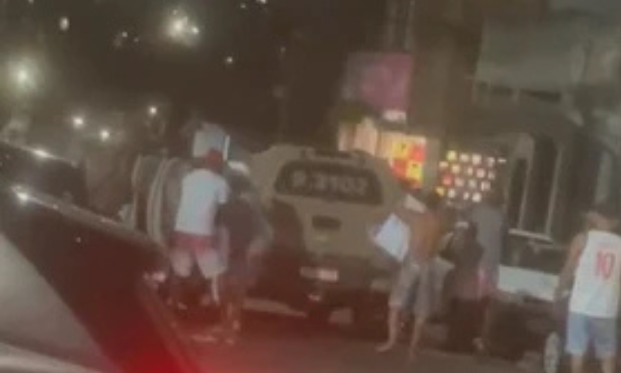 Vídeo flagra PM agredindo homem durante manifestação em Salvador.Foto: Reprodução