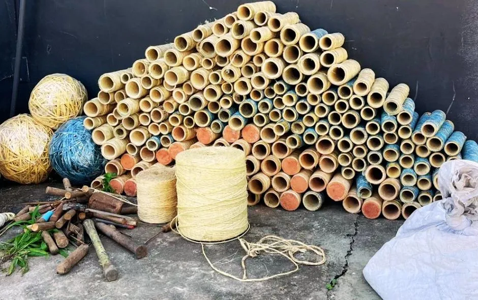 Polícia apreende 221 espadas juninas e desmonta fábrica na Bahia