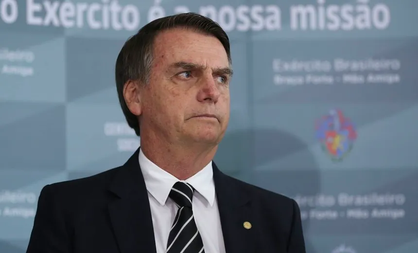 Bolsonaro pede projeto de lei para proibir "ideologia de gênero" no ensino fundamental