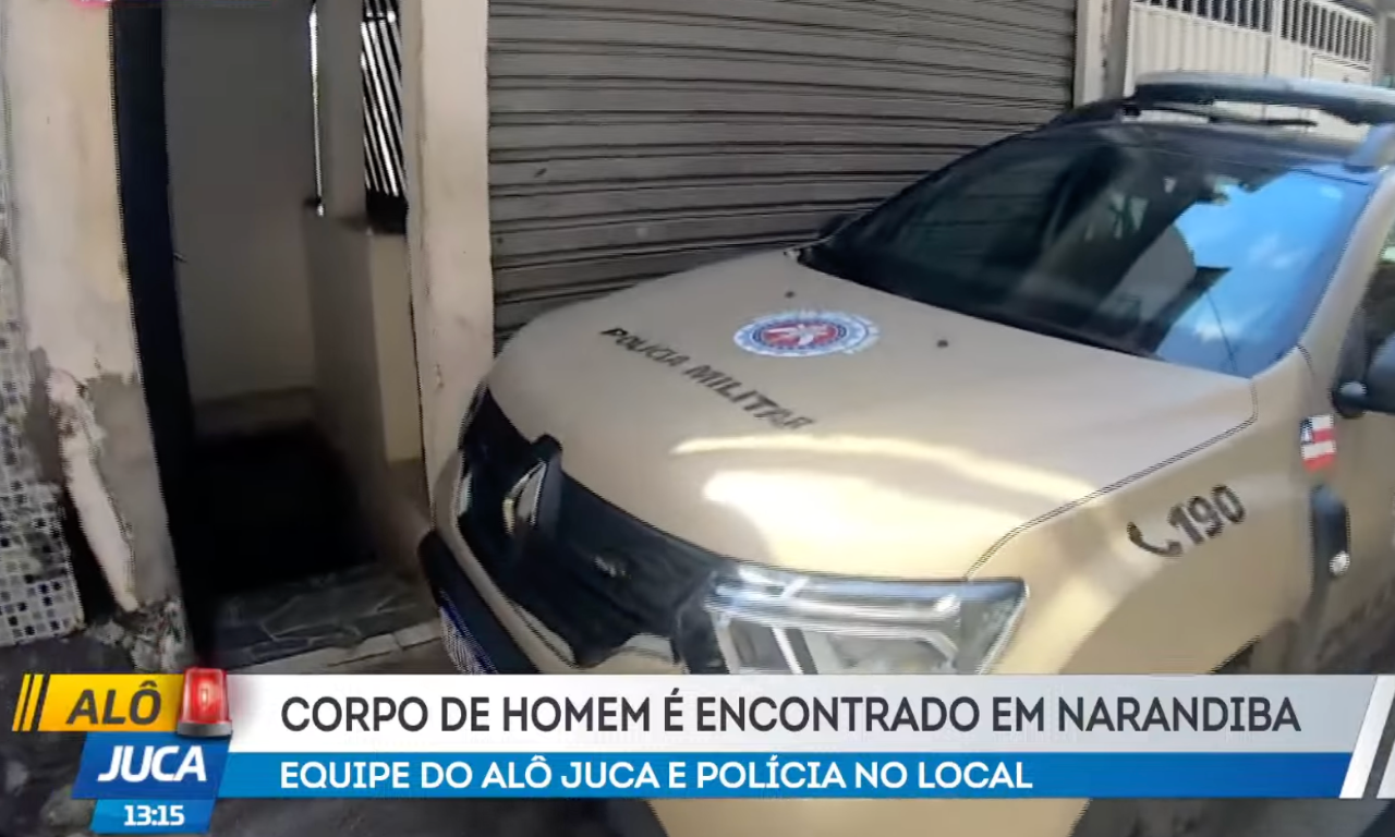 Homem &eacute; encontrado morto por vizinhos no bairro de Narandiba, em Salvador. Foto: TV Aratu