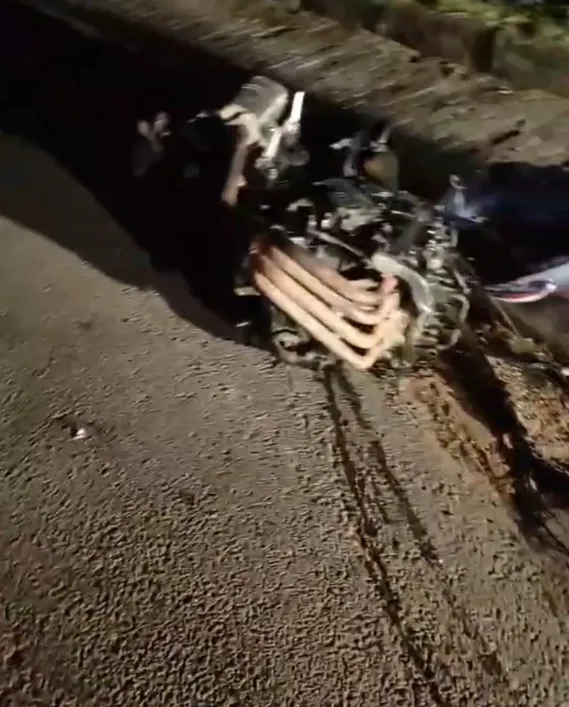 Motociclista de 26 anos morre após colidir na traseira de carreta