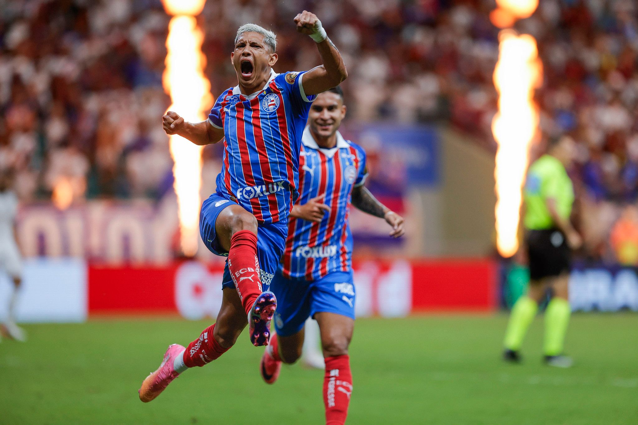 Com Tres De Erick Pulga Bahia Vence O Internacional De Virada Na Fonte Nova