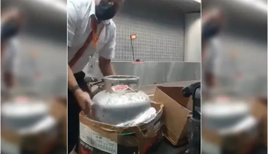 VÍDEO: Mulher tenta despachar botijão de gás em um avião; situação viralizou nas redes sociais