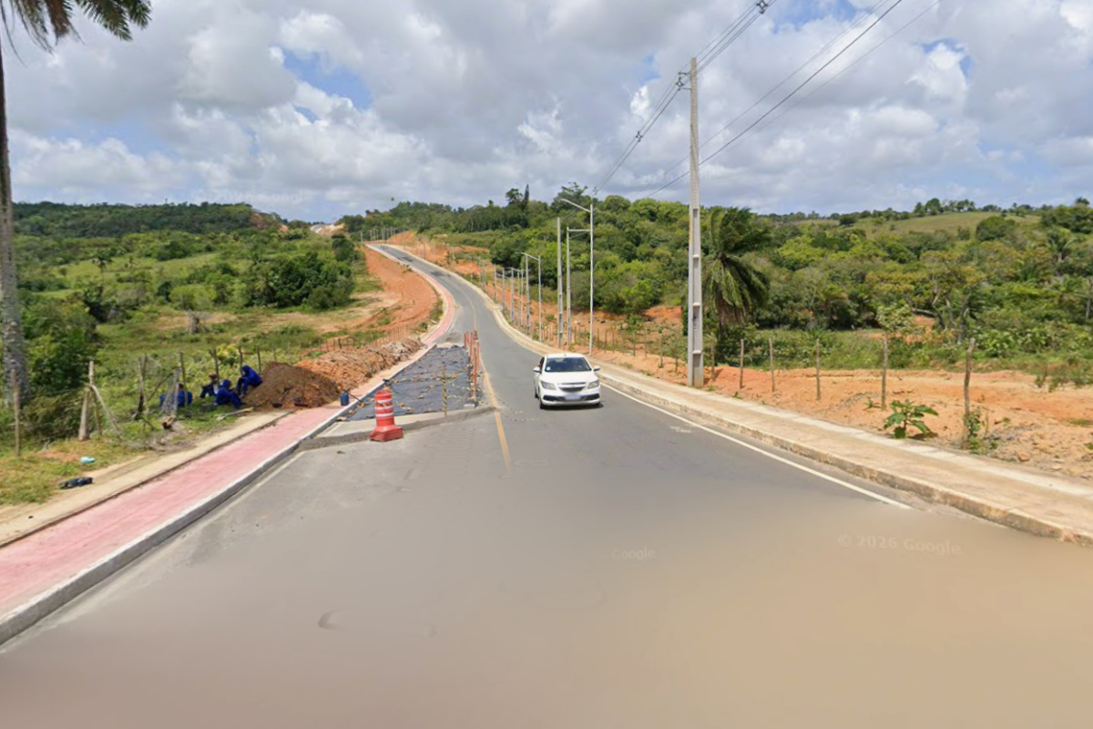 Tr&acirc;nsito em avenida de Sim&otilde;es Filho &eacute; modificado nesta quinta. Foto: Google Street Views