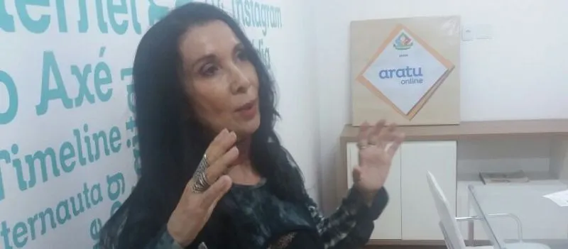 “Fui uma vencedora”, diz Tia Arilma, estrela de programas infantis dos anos 80, ao visitar a TV Aratu; Veja vídeo