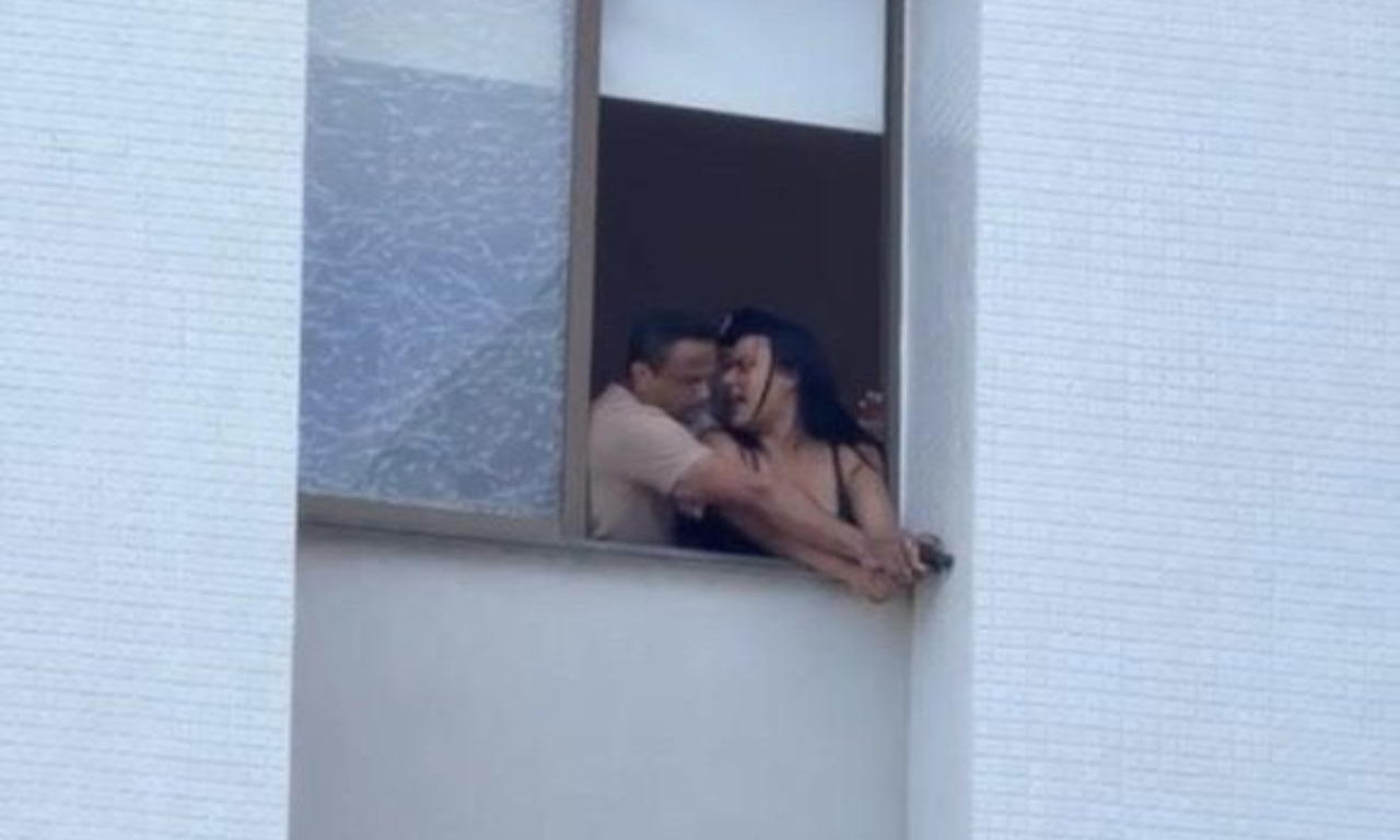 V&Iacute;DEO: PM em surto amea&ccedil;a mulher com arma em quarto de hotel na Bahia. Foto: Reprodu&ccedil;&atilde;o