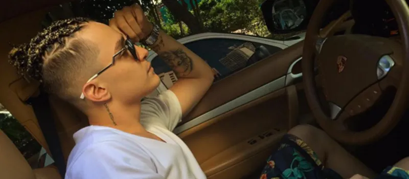 O BONDE PASSOU: MC Gui é preso por dirigir em alta velocidade, sem habilitação e carro cheio de multas