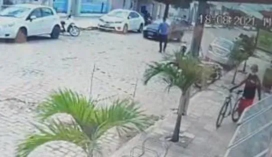 PM é morto pelos próprios colegas após sequência de crimes com vítimas baleadas na Bahia; câmera registra um dos casos