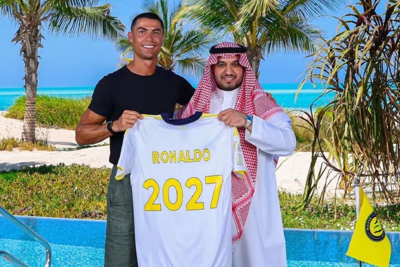 Cristiano Ronaldo renova com Al-Nassr — Foto: Divulgação/Al-Nassr