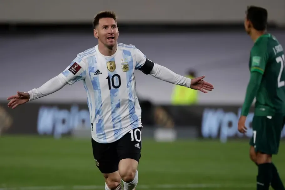 Messi iguala recorde histórico das Copas e tem Mbappé encostado na artilharia