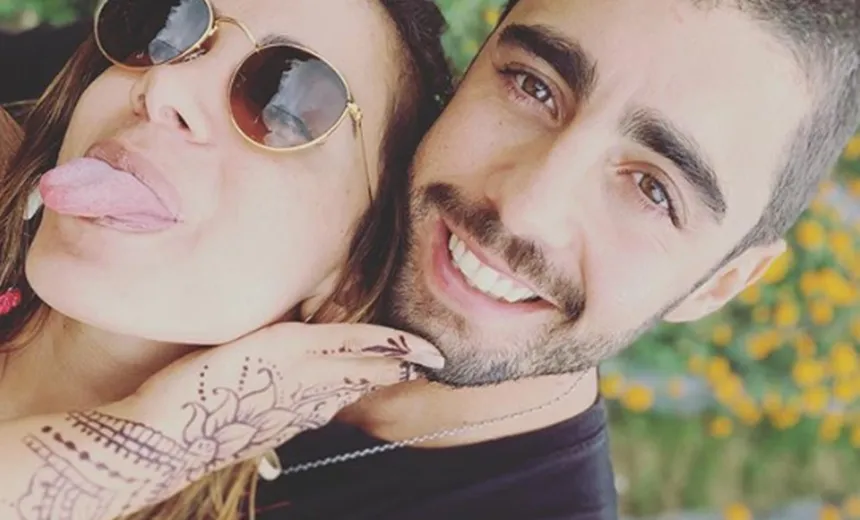 "Óbvio", dispara Anitta ao contar que olha o WhatsApp de Pedro Scooby