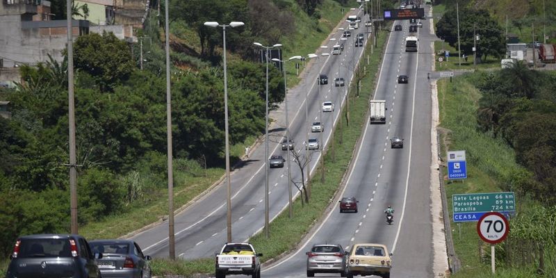 BR-040 é considerada uma das rodovias mais perigosas do Brasil, com alto índice de acidentes devido ao intenso tráfego de veículos pesados e trechos sinuosos/Foto: Douglas Magno
