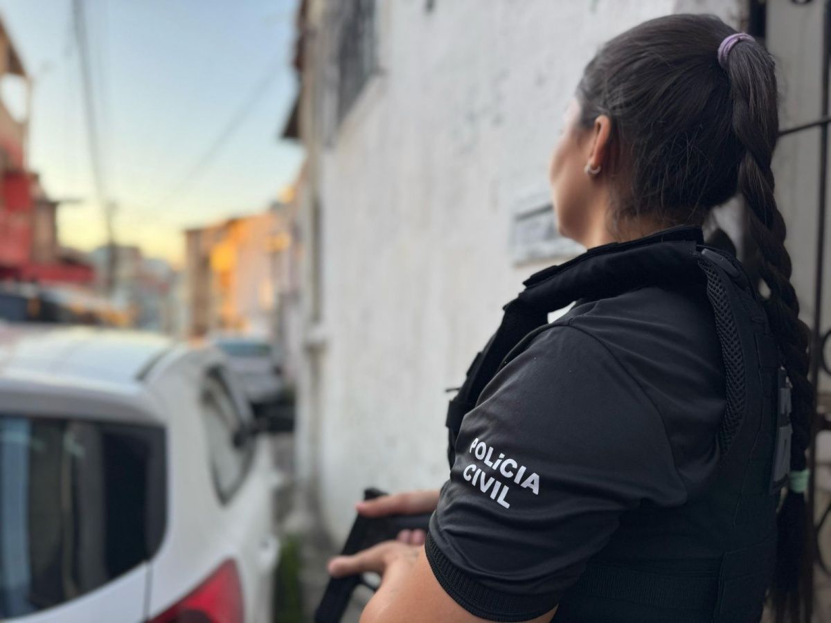 Suspeito de cometer um estupro em Dias D&rsquo;&Aacute;vila, no dia 13 de fevereiro, foi localizado e preso na Fazenda Grande do Retiro, bairro de Salvador. Foto: Ascom/PCBA