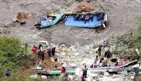 Ônibus cai de precipício de 150 metros nos Andes e deixa seis mortos no Peru