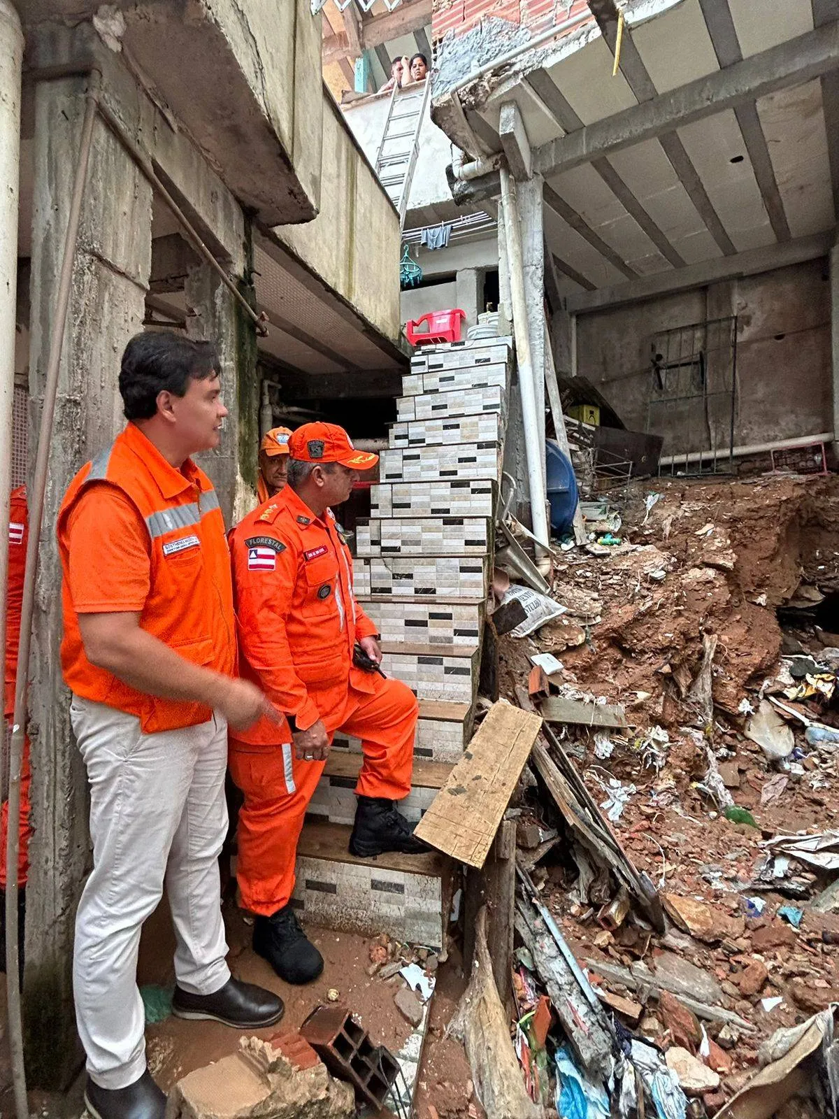 Fortes chuvas agravam situação de imóvel condenado no Tororó