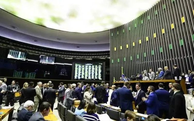 As propostas apresentam caminhos diferentes. Uma prev&ecirc; a redu&ccedil;&atilde;o gradual da jornada semanal de 44 para 36 horas ao longo de dez anos/Foto: Saulo Cruz/Ag&ecirc;ncia Senado&nbsp;