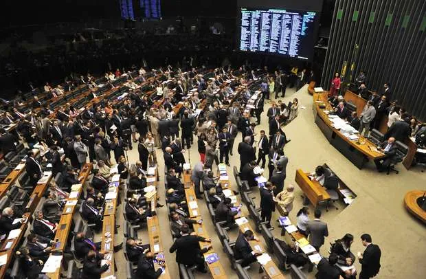 CPI da Petrobras e reforma política vão movimentar a Câmara