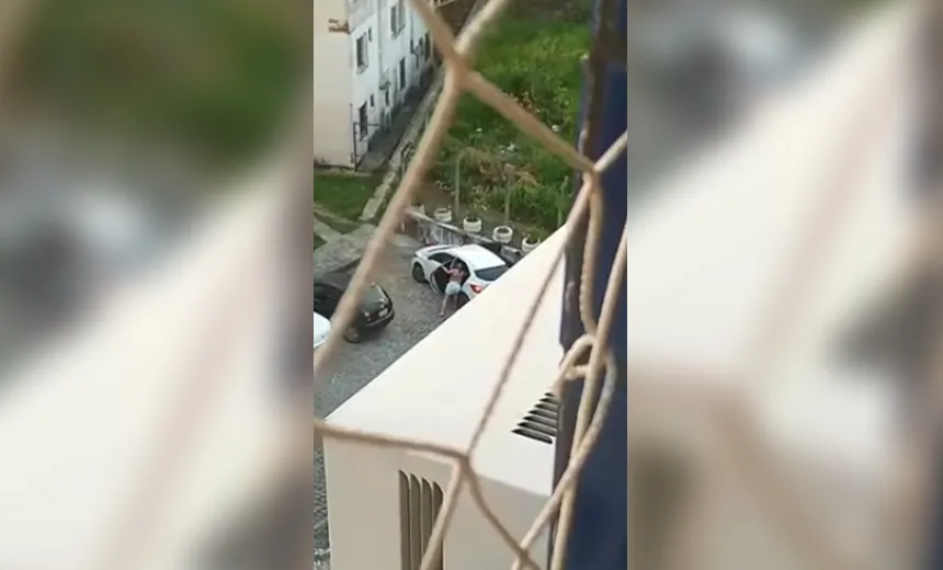 Vídeo: mulher se arrisca para salvar cachorro durante assalto em Armação; "atirou três vezes, mas falhou"