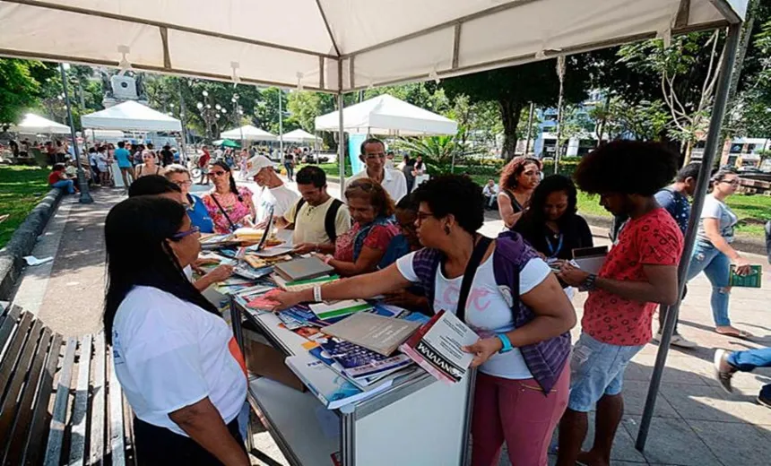 Parada do Livro doa 40 mil exemplares nesta sexta-feira