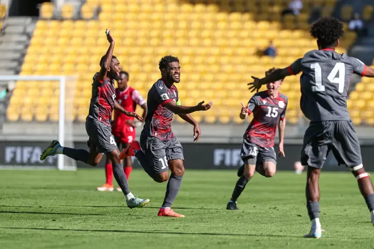 Georges Gope Fenepej celebra segundo gol da Nova Caledônia sobre o Taiti. Foto: Divulgação/FIFA