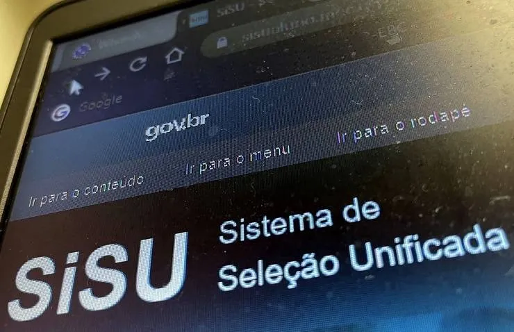 Mudança no Sisu vai diminuir teto de renda familiar para acesso a cotas sociais; lei foi sancionada nesta segunda (13)
